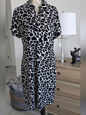 Enfocus Studio Black and White Abstract Print Short Sleeve Dress